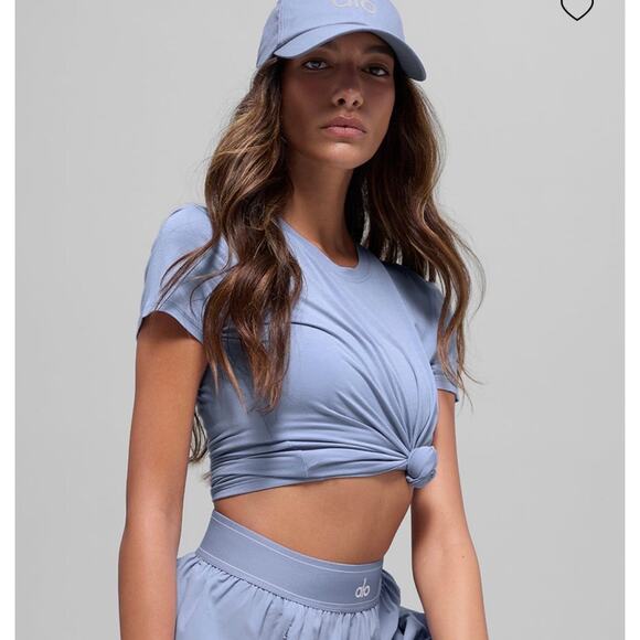 Alo Yoga Tops - Alo All Day Short Sleeve in Winter Frost - Small